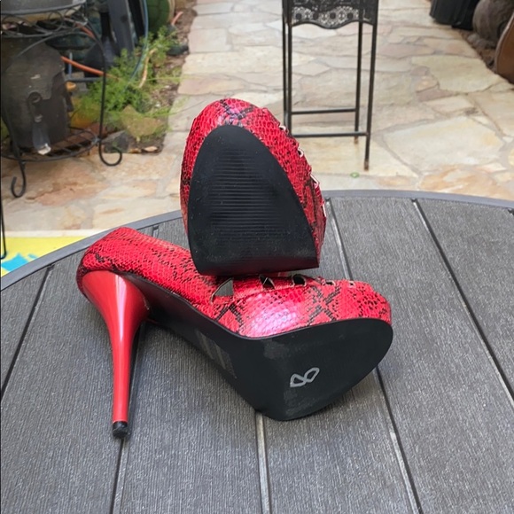 ❤️❤️Snake Skin Open Toe Pumps❤️❤️ - Picture 4 of 6